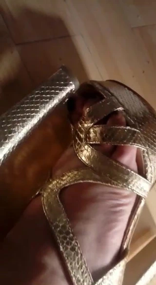 Seksi ayakkabılı arkadaş ayakları