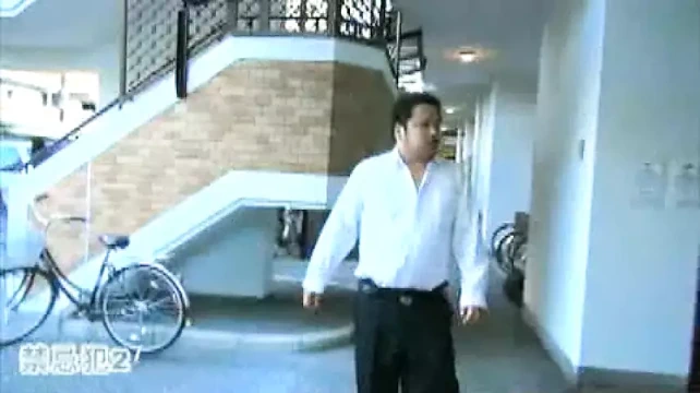 Heteroseksüel erkekler ilk başta direniyor, ama yavaş yavaş bu zevki kabul ediyor.