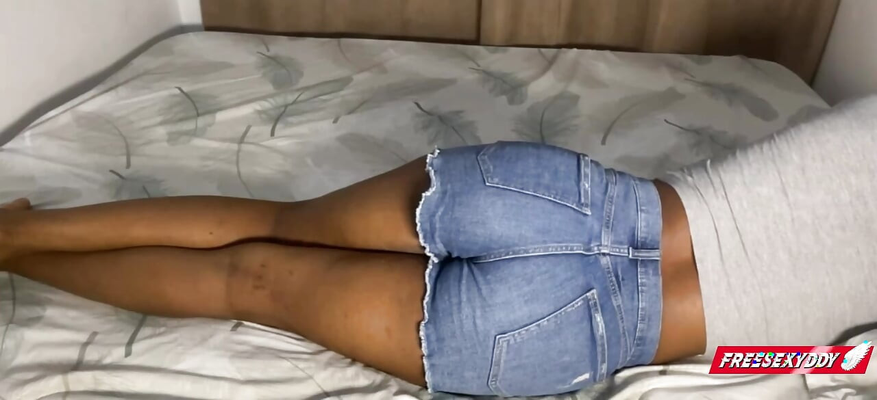 On sekiz yaşındaki Afrikalı kız için zevkli bir gece, götü