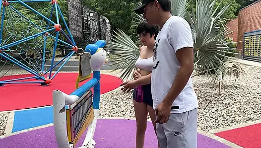 Seksi latin üvey kız kardeşim ona xylophone oynamayı öğretmemi istiyor ama sonunda büyük yarağımı nasıl emmeyi öğreniyor