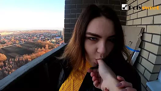 20. katın balkonunda oral seks. güzel manzara