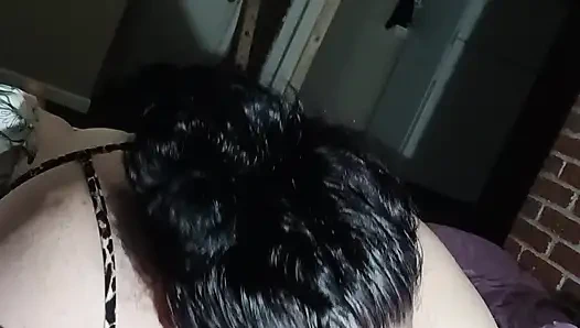 Pawg büyük zenci gırtlağına sokuyor