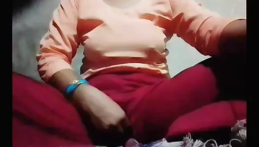 Flower ateşli seksi ateşli Asyalı tek başına mastürbasyon yapmanın tadını çıkarıyor