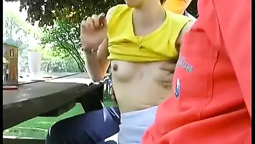 Piknikte erkek delisi grup seks yapıyor!