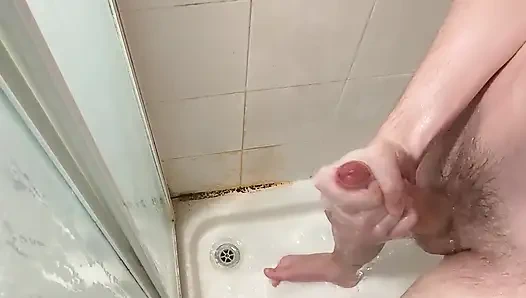 Güzel ve ateşli bir duş alıyor mastürbasyon