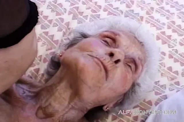 Бабушка и жесткий хуй