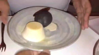 Büyük jiggly göğüsleri ile arka sayfa sürtük