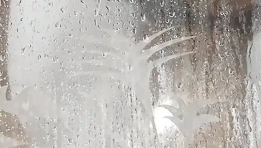 Ve iyi bir duş almak için bana eşlik edersen, ellerin kayıp