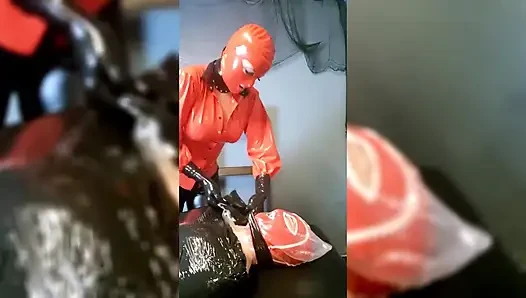 Lateks içinde mumyalanmış kölede aşırı nefes oyunu