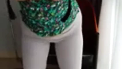 Müslüman jilbab kız göğüsler yanıp sönen