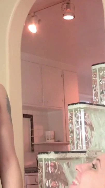 Çok Seksi Kız İlk Kez Porno Deneyimi Yaşıyor POV Kamera | Bölüm 1