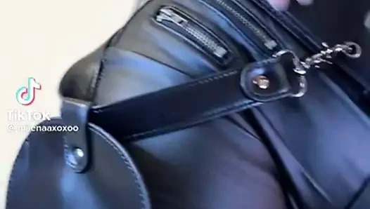 sarışın lara croft deri kısa