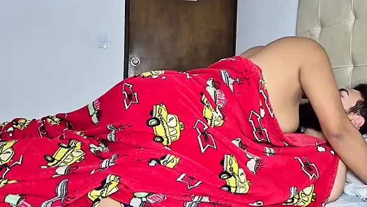 Bu aptal nasıl sevişilir biliyor, bu yüzden bir dahaki sefere ona götümü vereceğim.