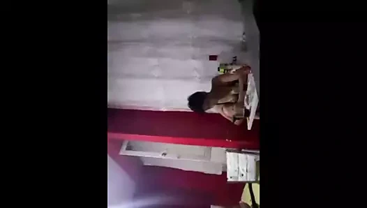 olgun amca  parayla  kari  sikerken  kameraya  aliyor