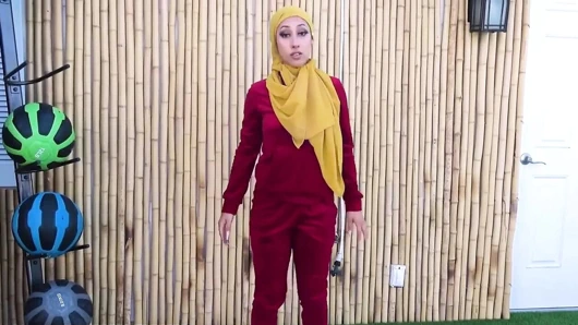 Tesettür ilişki - azgın arap bebek kira perez kocasını atletik kişisel antrenörü ile aldatıyor