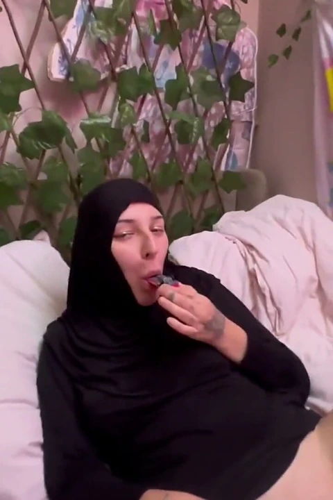 Müslüman dev kadın amcıkta araba