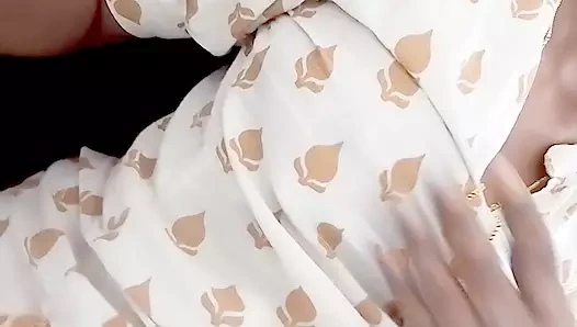 Swetha - tamil karısı kanepede çıplak