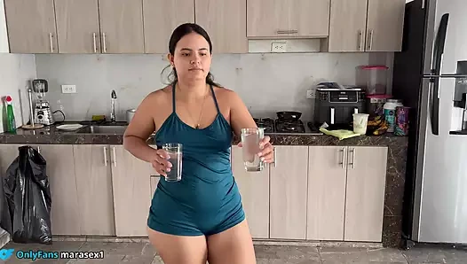 Büyük götlü ve sıkı amcıklı fit latin spor salonundan sonra büyük döl alıyor