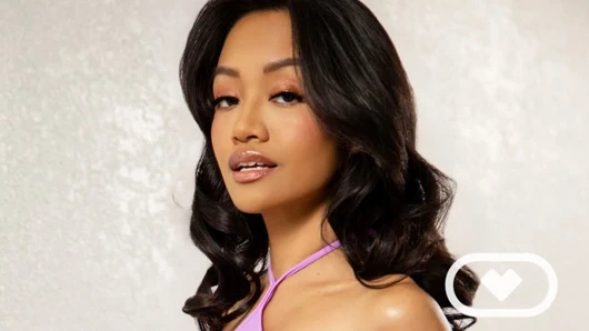 Jade Kimiko plajdan önce yarak emmek ve sikilmek istiyor