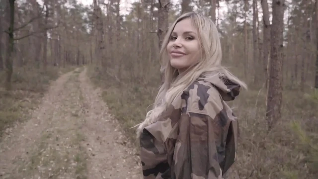 Saklambaç asyalı ordu büyük zenci avlıyor