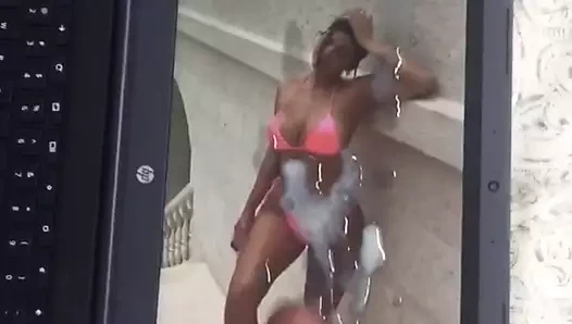 Kylie boşalma anısına