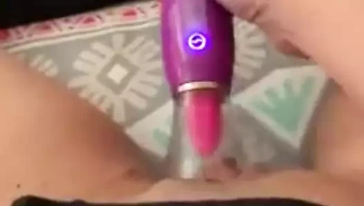 Oyuncaklar onu kedi yalamak