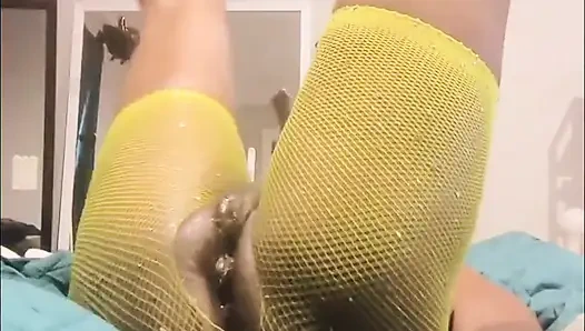 Bu amcığı aç ve senin için twerk yapıyor