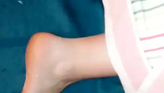 Ayaklarına gece boşalması