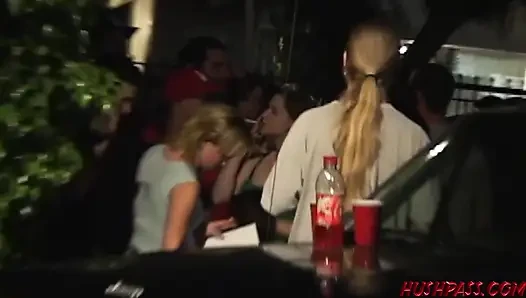 Üniversiteli courtney bu kardeşlik evi festivalinde tam bir meta