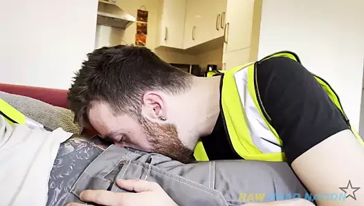 Çarpıcı dövme delikanlı ile büyük kıllı horoz sikikleri m8