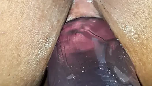 Sert bir şekilde bıçakladım. Bıçaklamak için kalçalarını çevir.