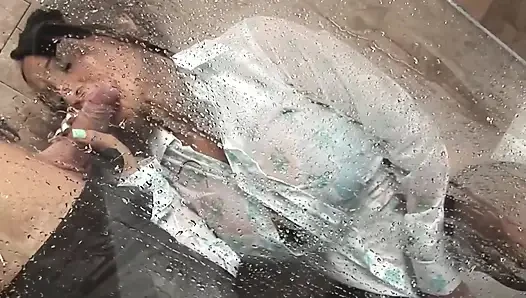 Büyük götlü sahne 1_brunette ateşli banyolar tanga giyerken banyoda seks yapmaktan hoşlanıyor.