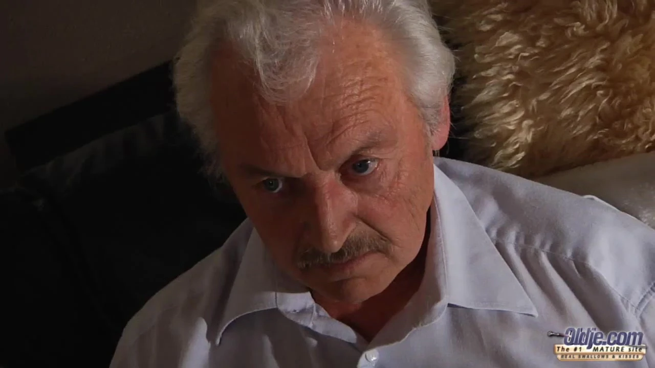 Ông nội fucks tuổi teen âm đạo và cô ấy deepthroats của anh ấy vòi nước