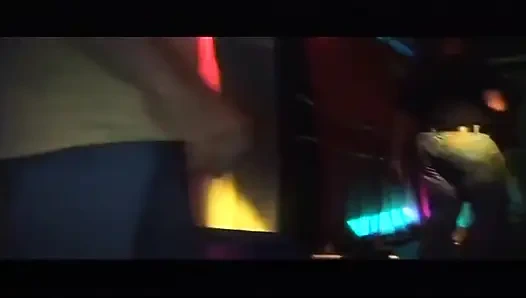 Зрелые шлюшки из клуба, текущая мокрая на диком групповом празднике траха