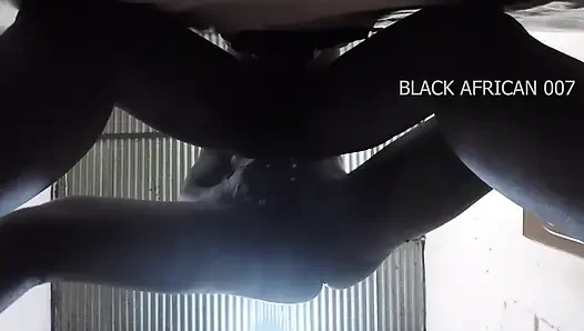 Siyah Afrikalı 007 şiddetli göt penetrasyonlu ilk yarak öfkesiyle karşılıyor