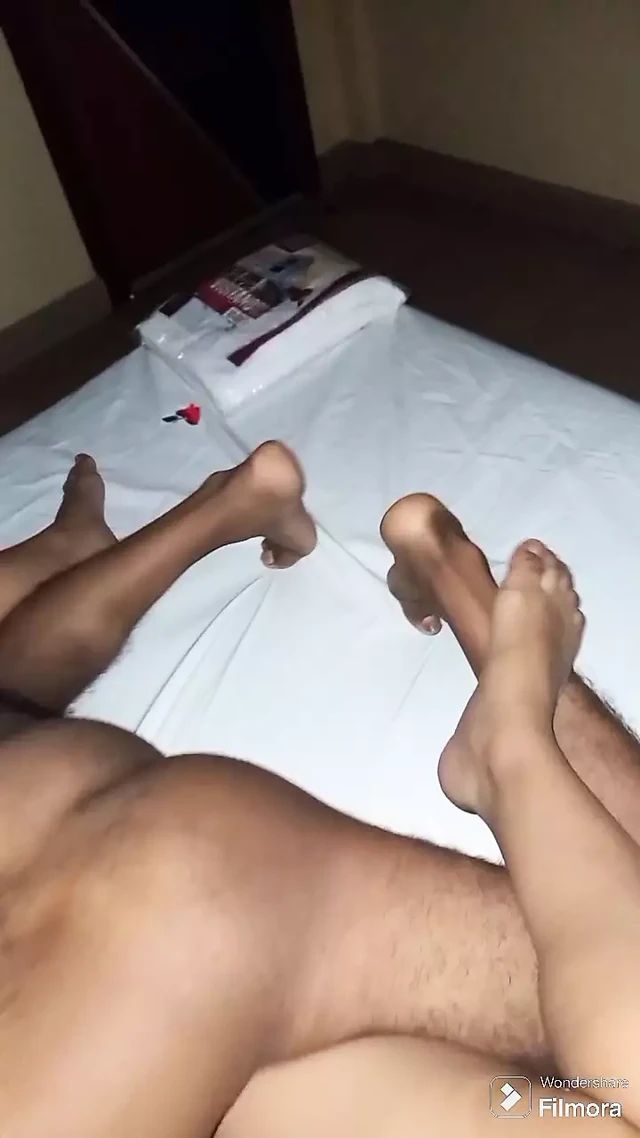 Застенчивой женой поделились с незнакомцем