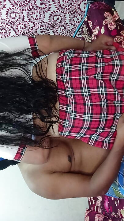 İngiliz kızın model elbisesi arkadaşımın karısını sikiyor