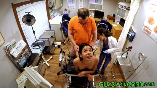 Sandra chappelle ve erkek arkadaşı daha iyi becermeyi öğrenmek için kadın seksolog doktor lilith rose'u ziyaret ediyor boysgonegynocom