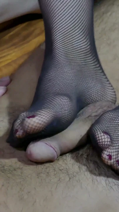 Fileli seksi orta yaşlı seksi kadın aynı anda iki yarağı birden sikiyor