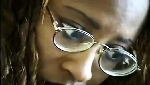 Zenci hatun götünde beyaz yarakla dolu