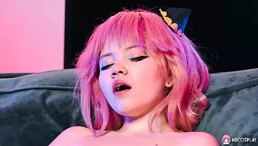 Büyük memeli kızıl saçlı Rebecca Nixon seks oyuncağıyla orgazm oldu.