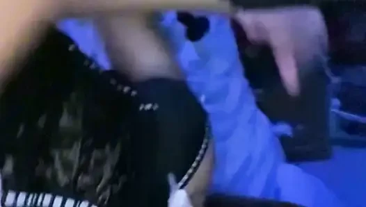 Azgın gotik genç kız dildosunun her yavaş itişi inliyor