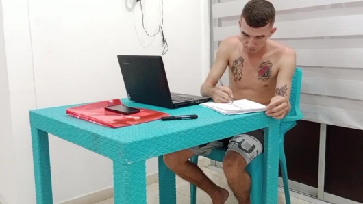 Baldızım barış içinde çalışmama izin vermiyor, sadece onu sikmemi istiyor