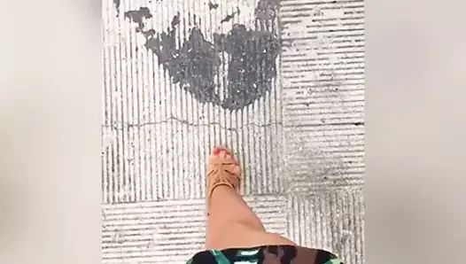 Seksi bacaklar ve sıcak topuklu ayakkabılar