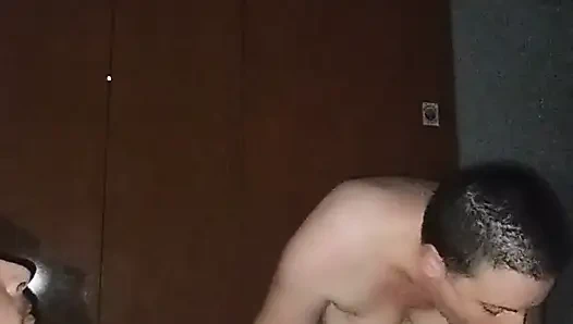 Salatalık yiyorum ve beni 3 pozisyona sokuyor