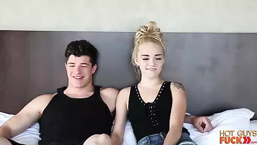 Brett Lucci gerçekten büyük yaraklı bir İtalyan fiziği modeli