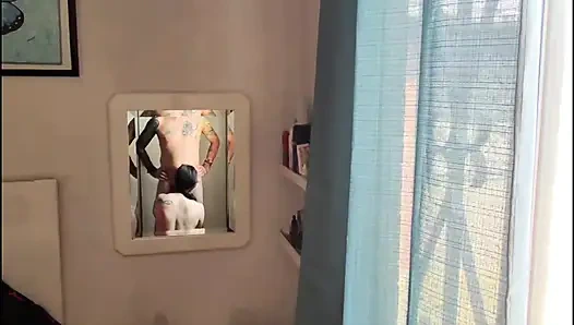 Riva ateşli bir şekilde uyandı ve pencerede sikişmeye başladık, şimdi komşu bizi gördü