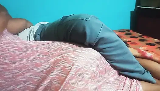 Yeni Hintli çift romantizm yaşıyor.