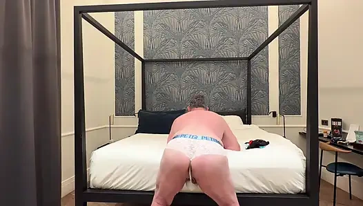 Üstler için bazı altları modelliyor