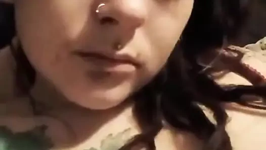 Inkeddevilxxx göğüslere mastürbasyon yapıyor bdsm sert